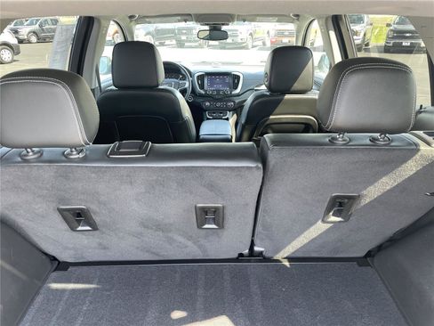 Used 2022 GMC Terrain SLT w/ Infotainment Package II AWD/4WD image 27