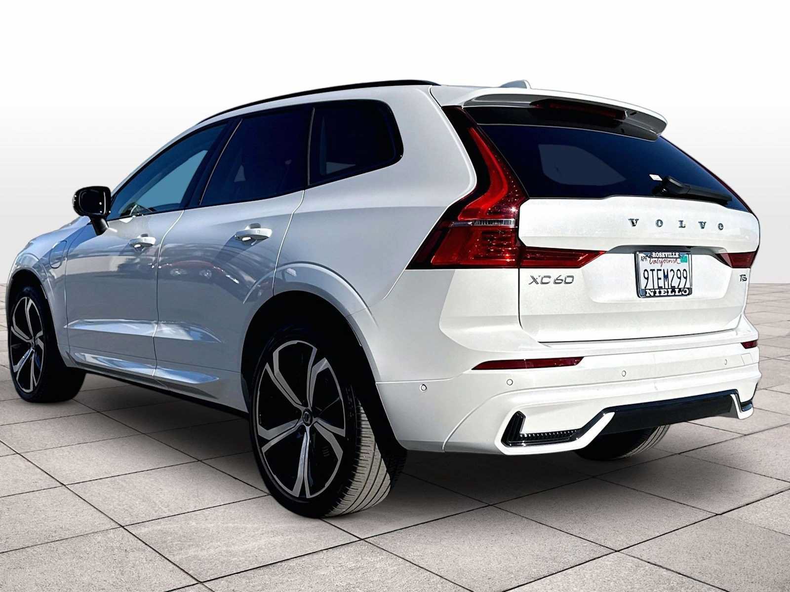 Used 2025 Volvo XC60 T8 Ultra w/ Climate Package AWD/4WD image 14