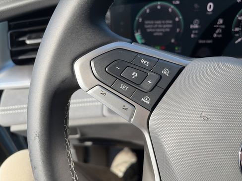 New 2026 Volkswagen Tiguan SE image 24