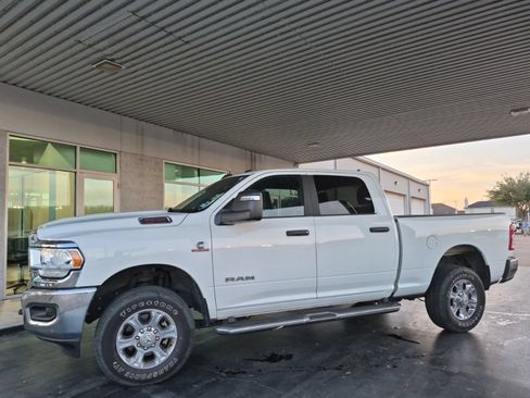 Used 2024 RAM 2500 Big Horn AWD/4WD image 2