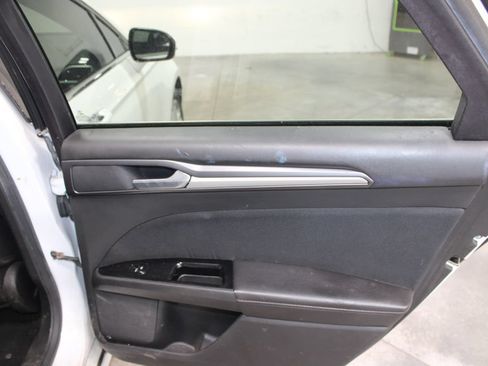 Used 2015 Ford Fusion SE FWD image 23