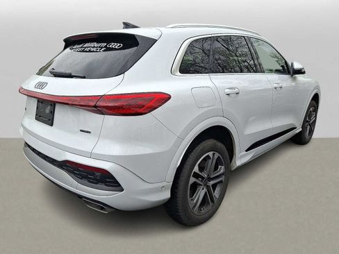 Used 2025 Audi Q5 Premium w/ Convenience Package image 3