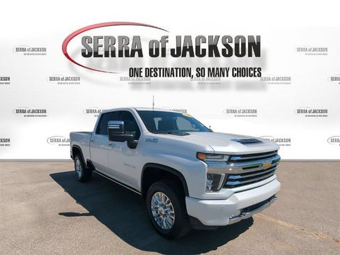 Used 2022 Chevrolet Silverado 2500 High Country AWD/4WD image 2