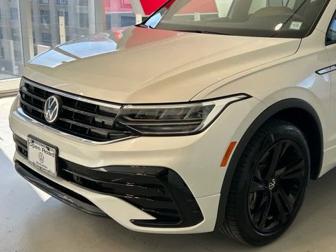 Certified 2023 Volkswagen Tiguan SE R-Line image 7