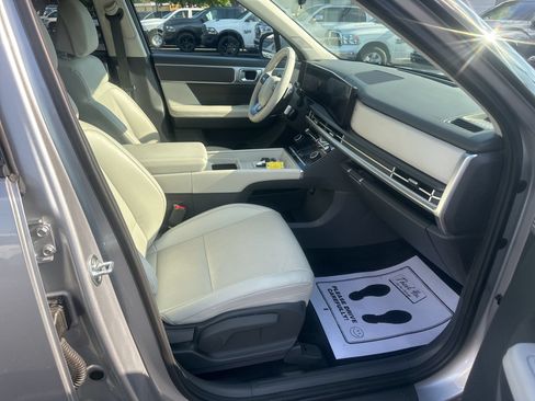 Used 2025 Hyundai Santa Fe SEL AWD/4WD image 11