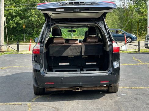 Used 2015 Toyota Sienna Limited image 5