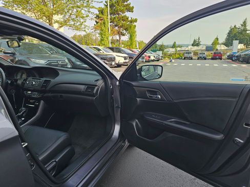Used 2016 Honda Accord Sport image 12