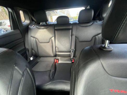 Used 2025 Jeep Compass Trailhawk image 33