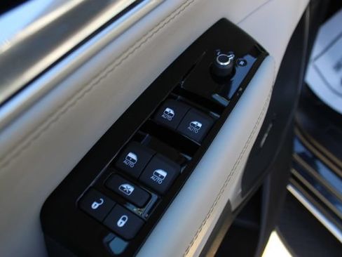 Used 2023 Jeep Wagoneer Series II w/ Premium Group I AWD/4WD image 10