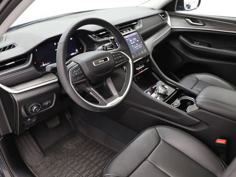 Used 2023 Jeep Grand Cherokee L Limited w/ Luxury Tech Group II image 15