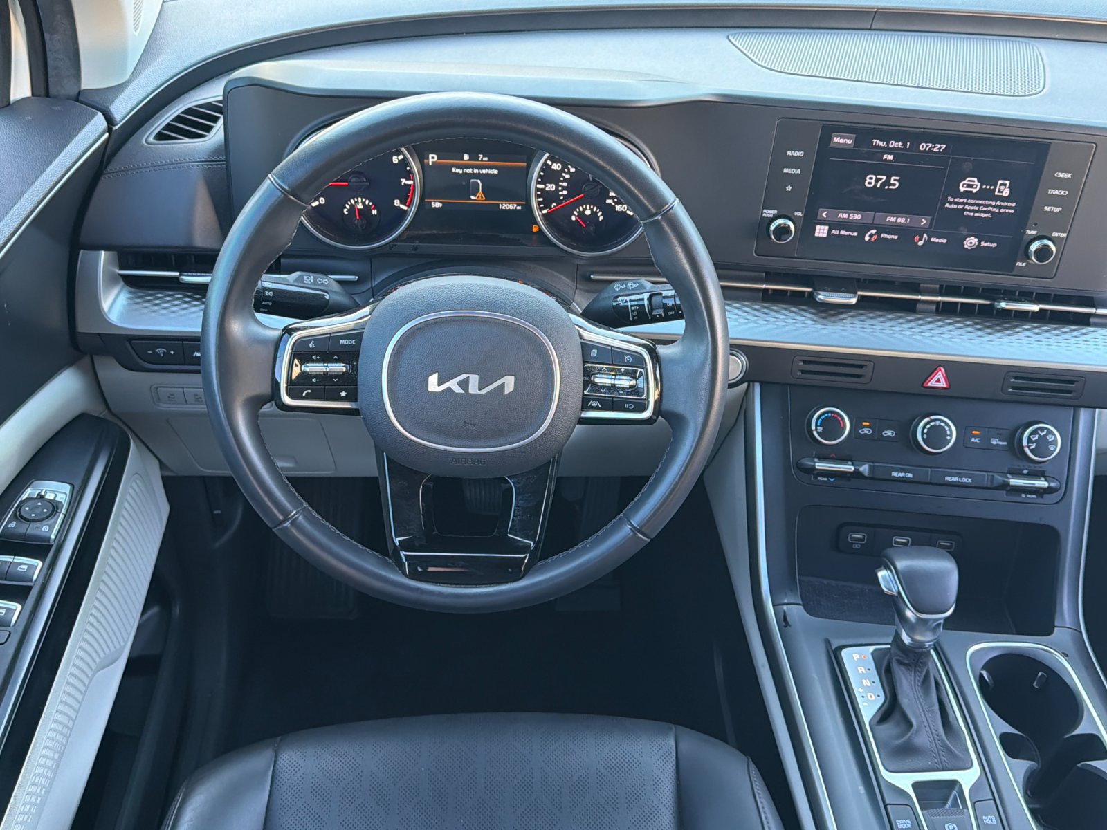Used 2024 Kia Carnival LX FWD image 13