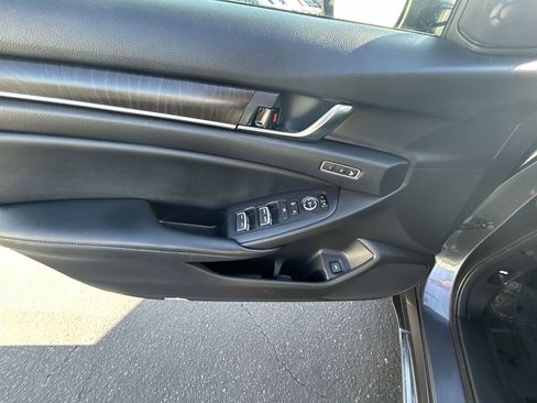 Used 2018 Honda Accord Touring image 13