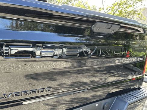 Used 2021 Chevrolet Silverado 1500 Custom Trail Boss w/ Midnight Edition AWD/4WD image 10