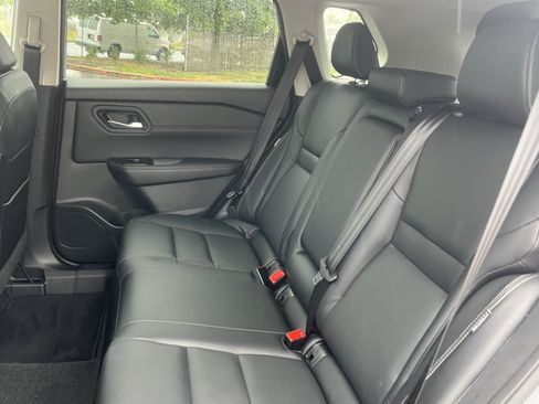 Used 2025 Nissan Rogue SL AWD/4WD image 14