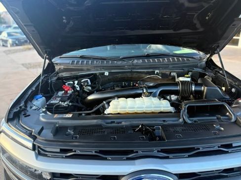 Used 2024 Ford Expedition Max XLT image 8