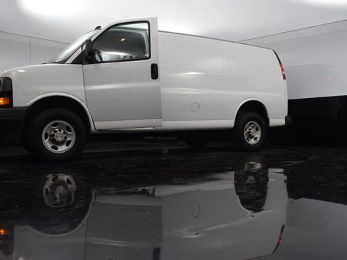 Used 2022 Chevrolet Express 2500 w/ Driver Convenience Package image 34