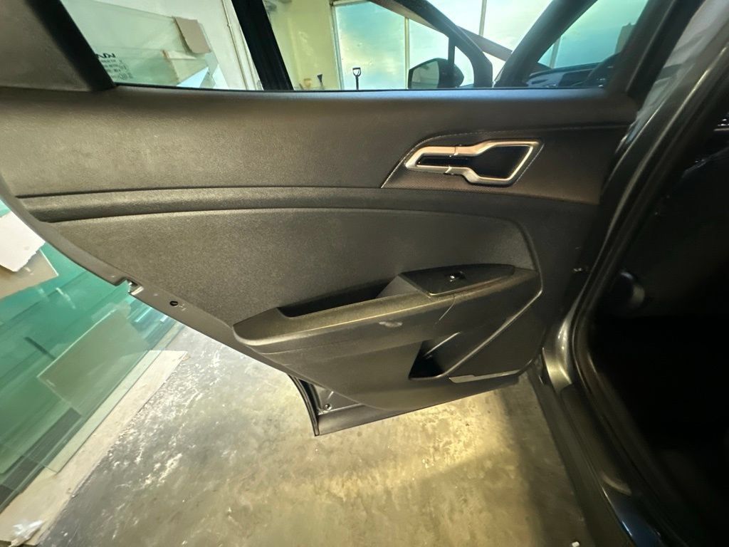 Used 2023 Kia Sportage LX AWD/4WD image 24