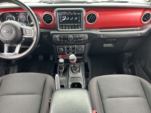 Used 2022 Jeep Gladiator Rubicon w/ Trailer Tow Package AWD/4WD image 15