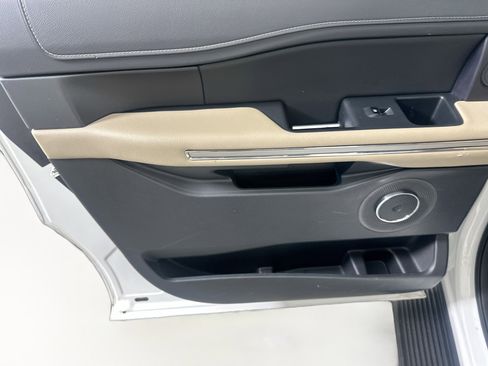 Used 2024 Ford Expedition Max Limited image 25