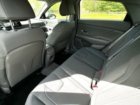 Certified 2025 Hyundai Elantra SEL FWD image 13