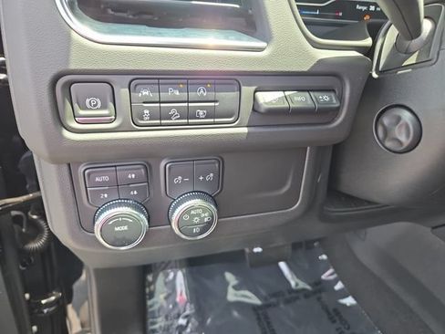 Used 2024 GMC Yukon AT4 w/ AT4 Premium Package AWD/4WD image 18