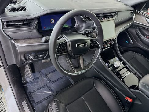 Used 2023 Jeep Grand Cherokee Overland image 21