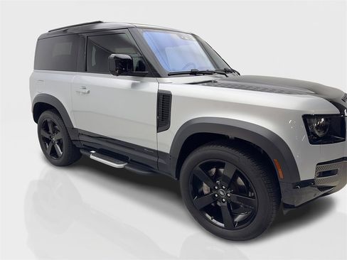 Used 2021 Land Rover Defender 90 X-Dynamic S image 16