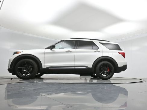 Certified 2020 Ford Explorer XLT w/ Equipment Group 202A image 54