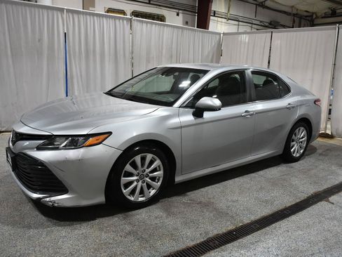 Used 2018 Toyota Camry LE FWD image 27