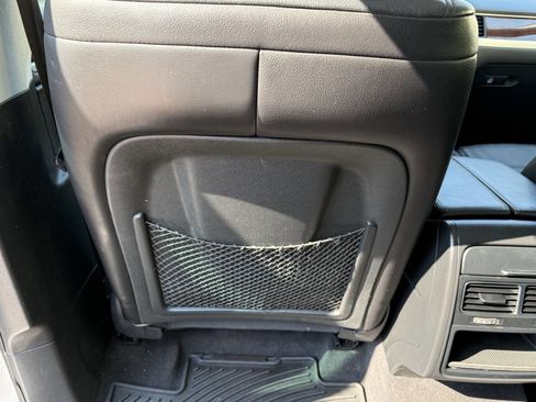 Used 2012 Volkswagen Touareg Sport image 19