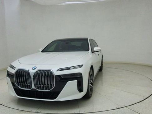 Used 2025 BMW 740i RWD image 64