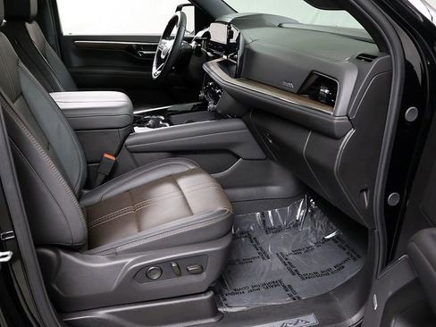 Used 2025 Chevrolet Tahoe High Country AWD/4WD image 37