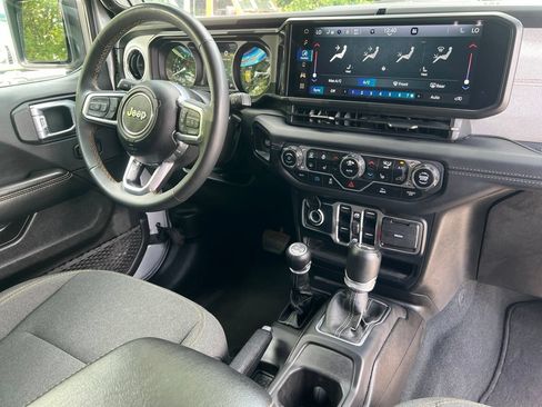Used 2024 Jeep Wrangler Unlimited Sahara AWD/4WD image 25