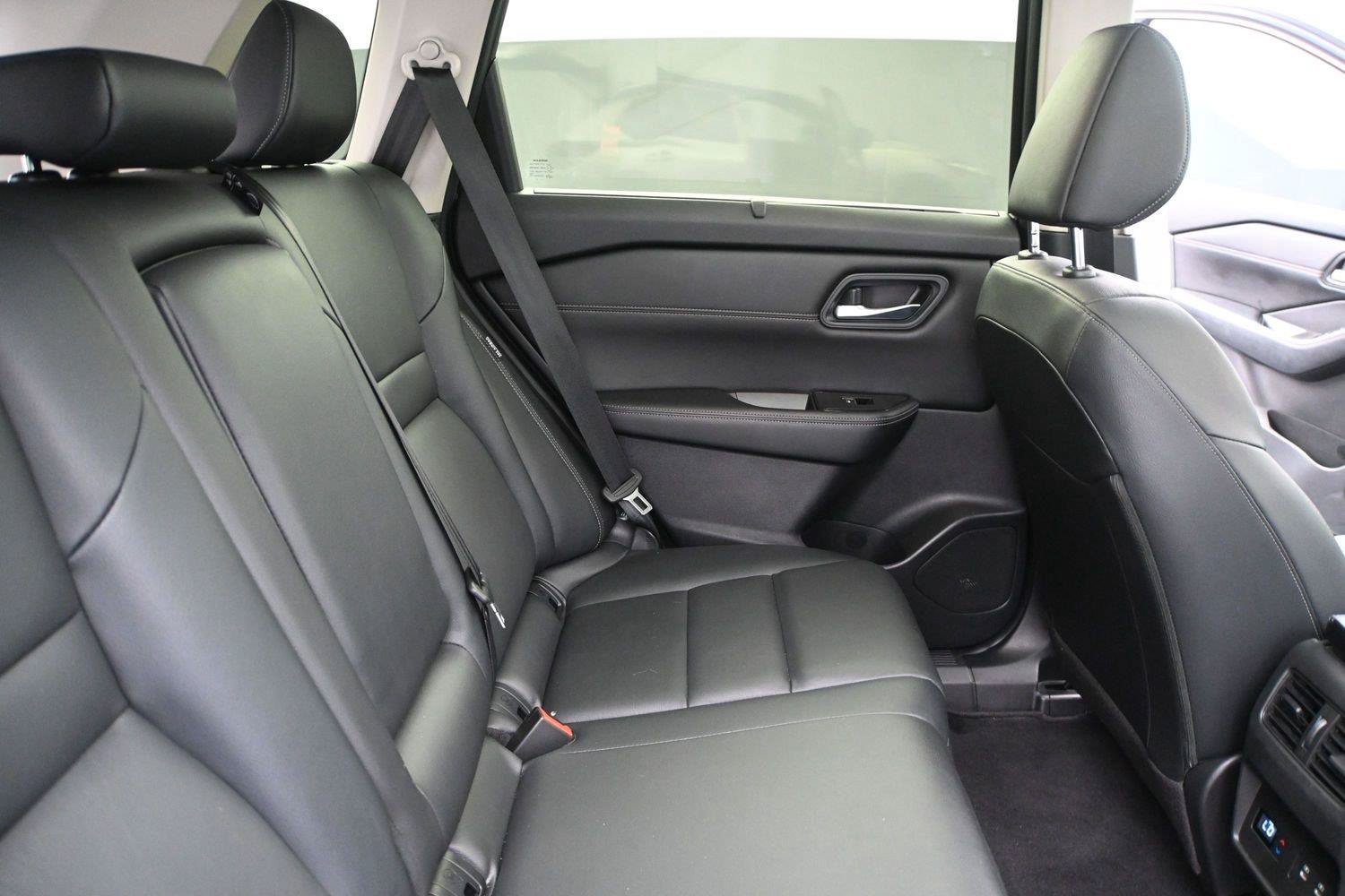 Certified 2025 Nissan Rogue SL w/ SL Premium Package AWD/4WD image 19