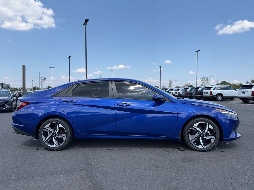 Used 2023 Hyundai Elantra SEL w/ Convenience Package FWD image 4