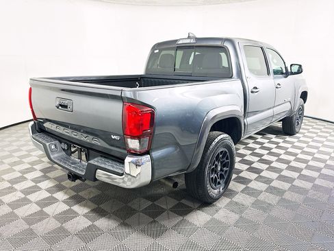 Used 2022 Toyota Tacoma SR5 RWD image 3