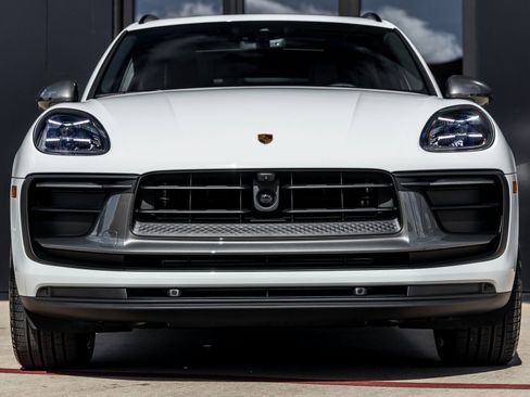 New 2026 Porsche Macan Turbo image 8