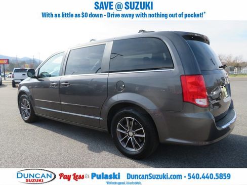 Used 2017 Dodge Grand Caravan SXT image 5