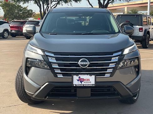 Used 2025 Nissan Rogue SV FWD image 2