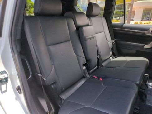 Used 2021 Lexus GX 460 Premium w/ Premium Package AWD/4WD image 30