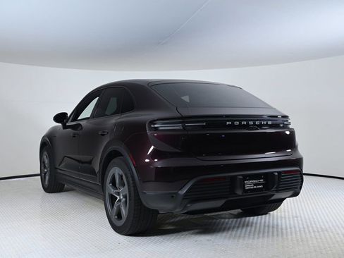 Certified 2025 Porsche Macan Electric image 3