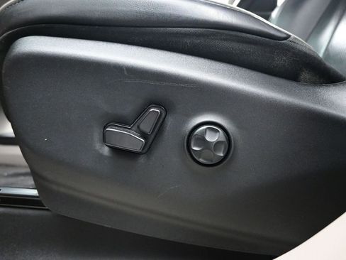 Used 2023 Chrysler Pacifica Limited FWD image 18