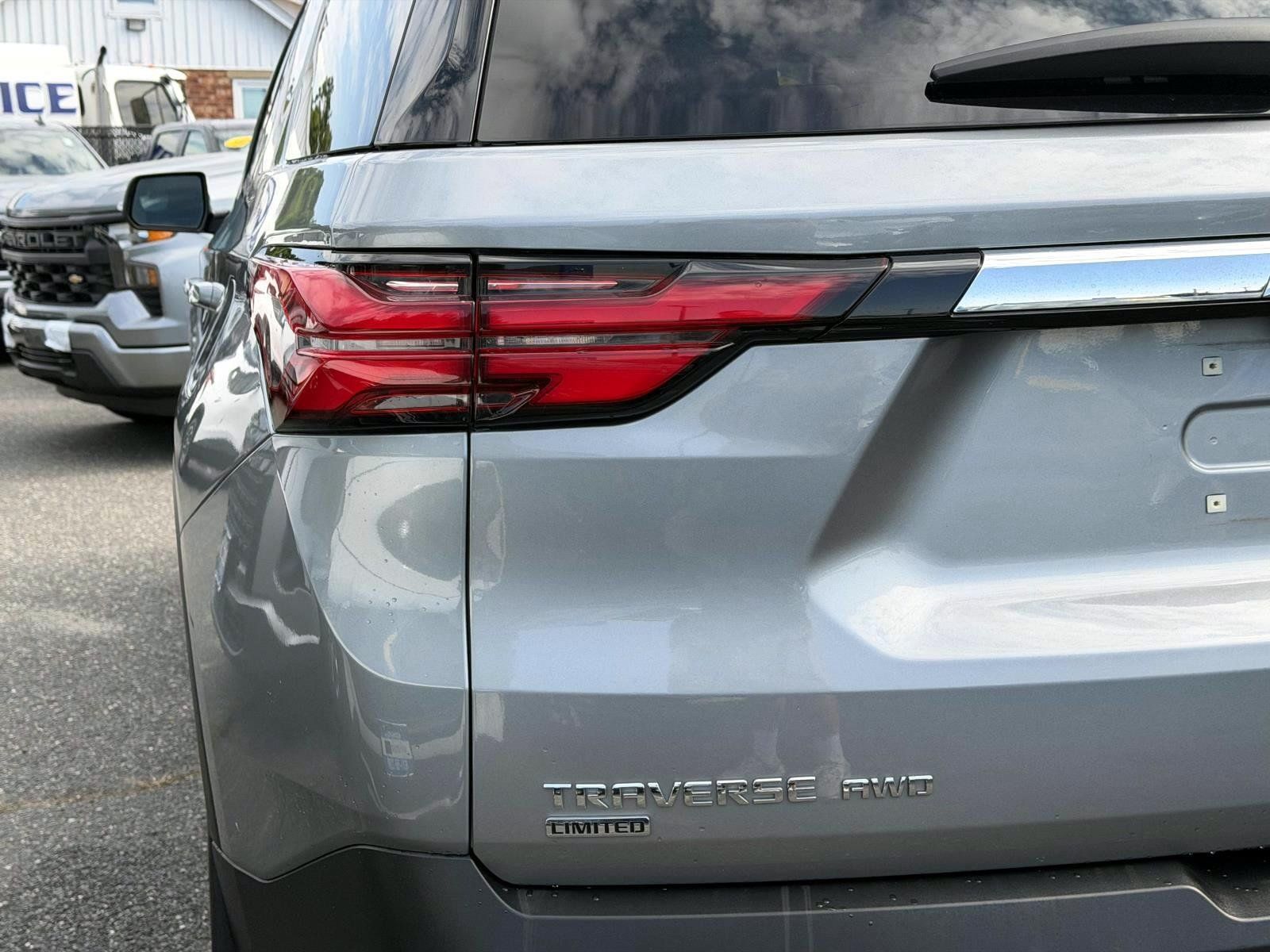 Used 2024 Chevrolet Traverse LS w/ Safety Package AWD/4WD image 9