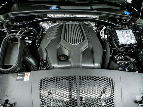 Used 2026 Porsche Macan AWD/4WD image 37