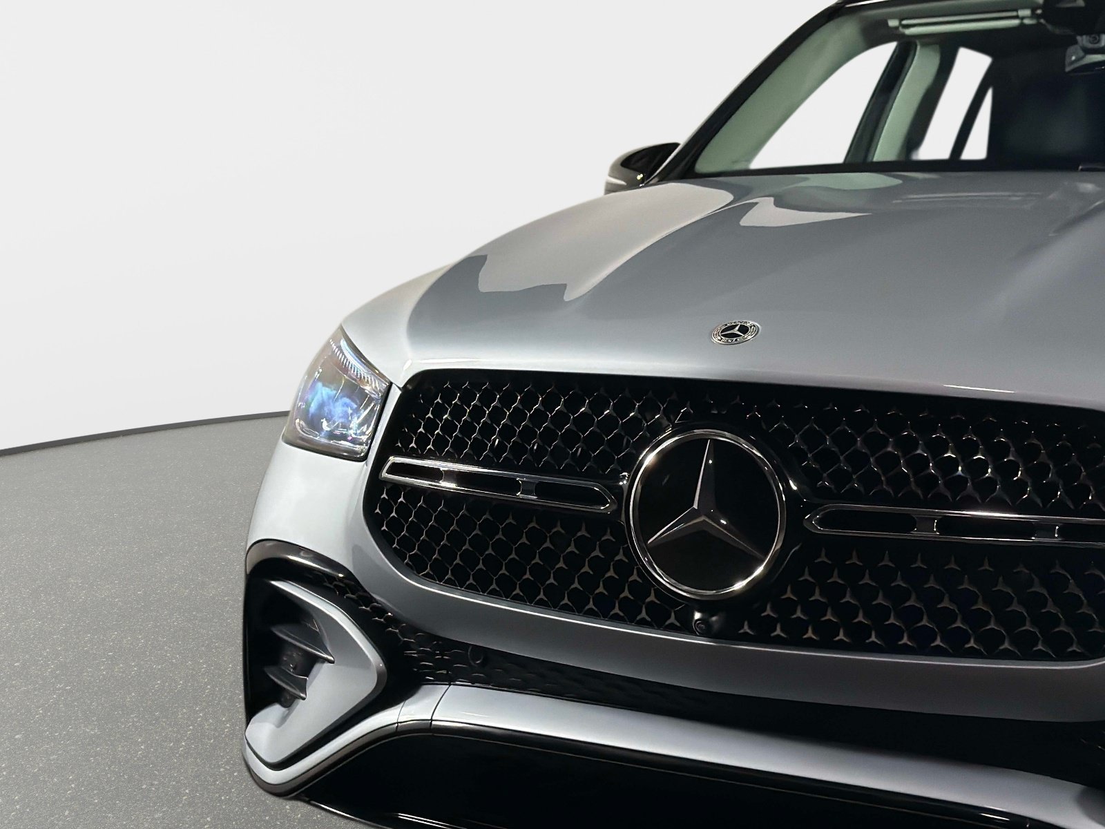 Used 2026 Mercedes-Benz GLE 450 4MATIC w/ Driver Assistance Package image 11