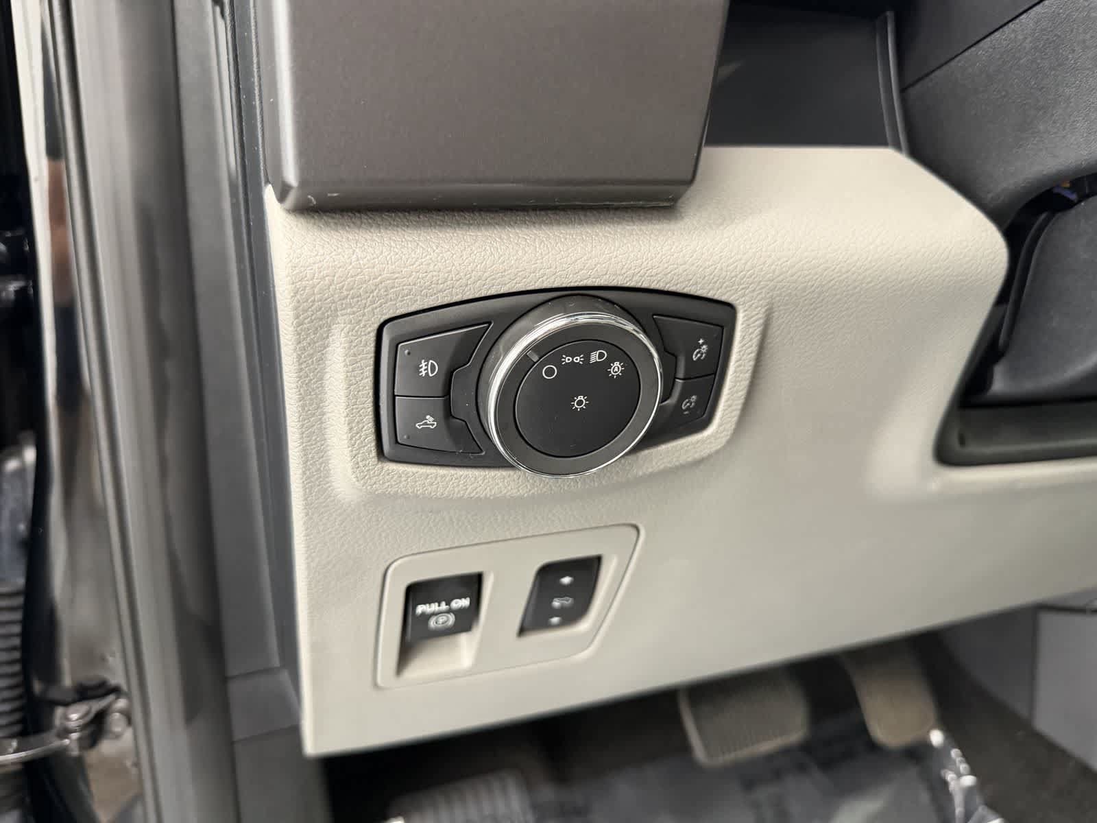 Used 2018 Ford F150 XLT w/ Equipment Group 302A Luxury AWD/4WD image 13