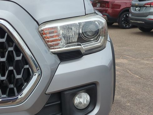 Used 2019 Toyota Tacoma TRD Off-Road image 10
