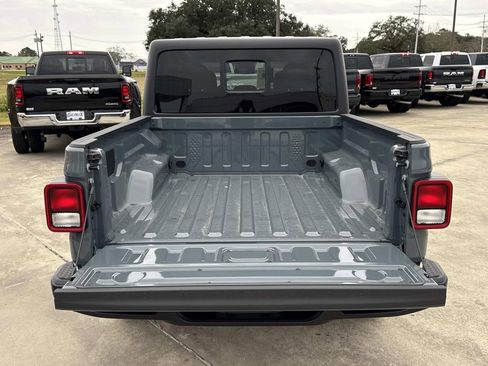 New 2025 Jeep Gladiator Sport image 11