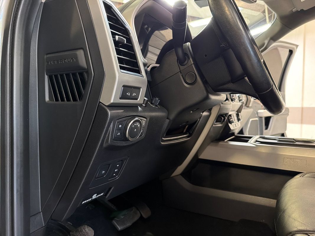 Used 2019 Ford F250 Lariat w/ Lariat Ultimate Package AWD/4WD image 31