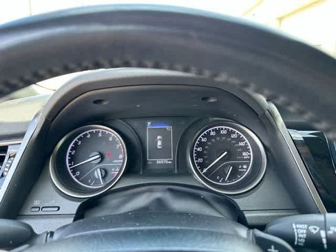 Used 2023 Toyota Camry SE FWD image 14